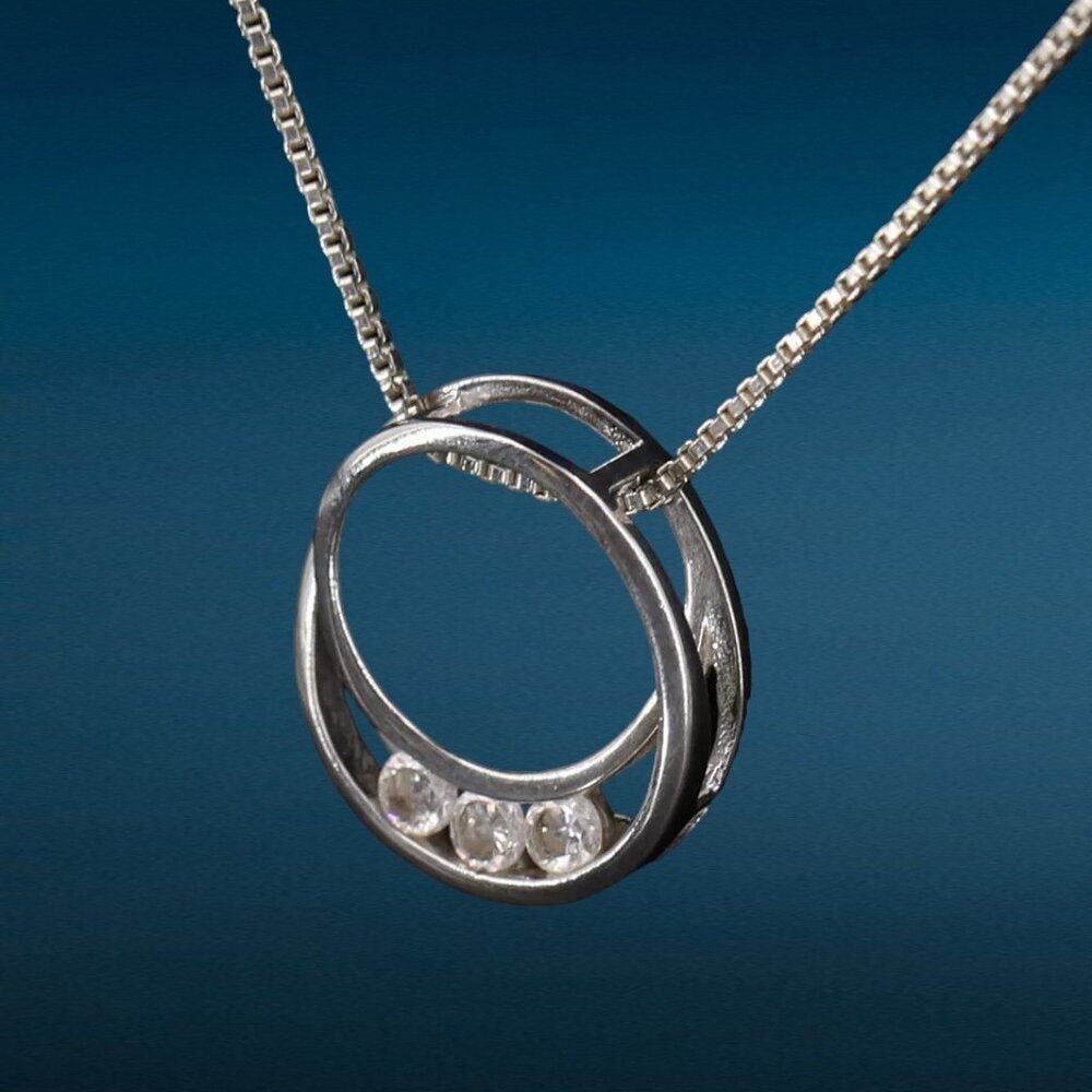 ROSS SIMONS 925 Sterling Silver CZ Round Eternity Circle Pendant Necklace 18"